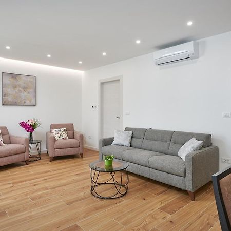 Newly Renovated Apt. Near To Entrance To Old Town Дубровник Екстериор снимка