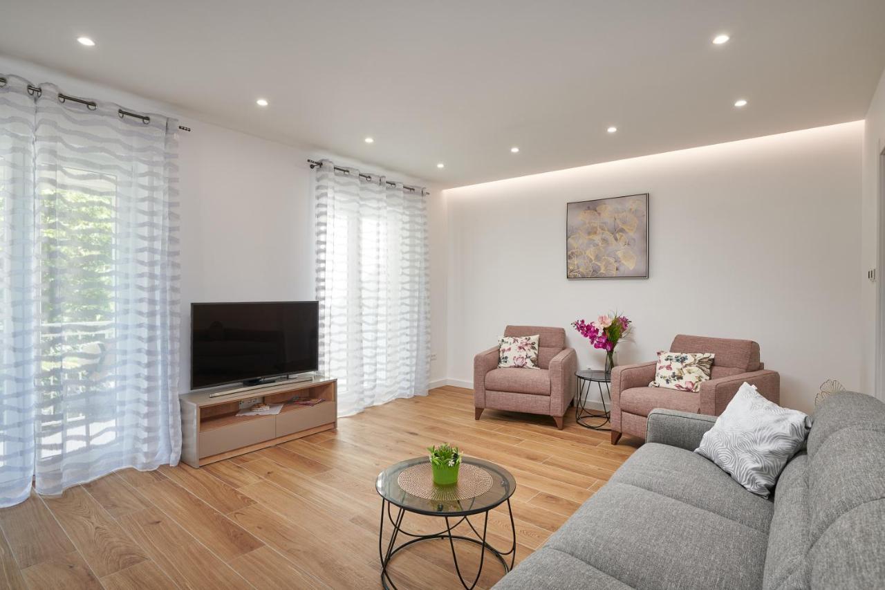 Newly Renovated Apt. Near To Entrance To Old Town Дубровник Екстериор снимка